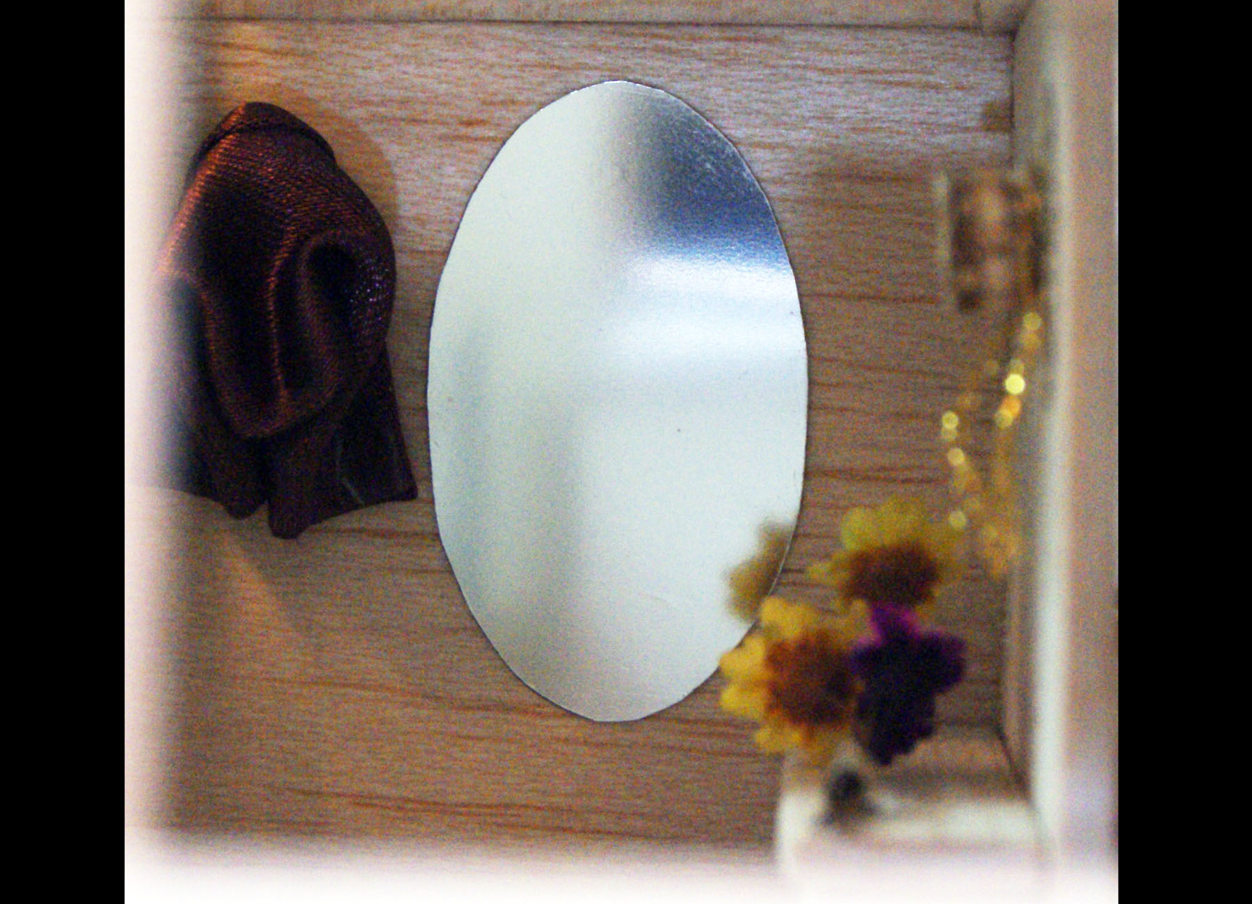 紙紮屋馨風恬居(樓中樓吊床款)玄關櫃的鏡子和外套